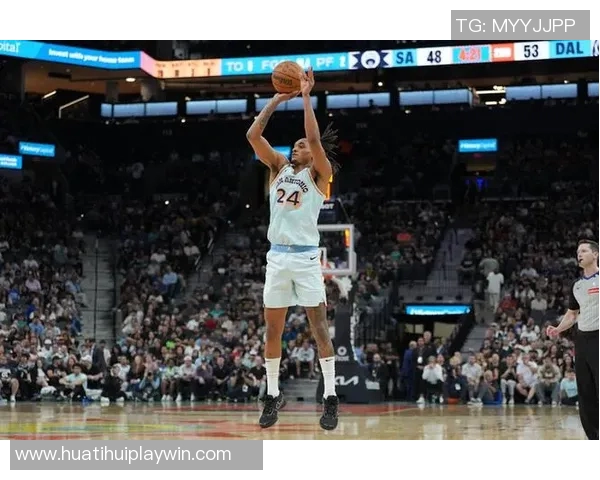 瓦塞尔上半场表现惊艳5投全中三分球2中2轻松拿下14分